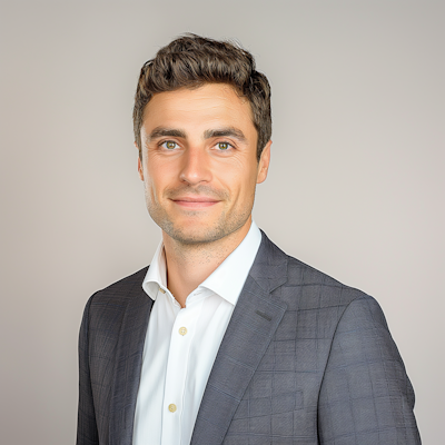 Portrait professionnel d'un conseiller financier expert en planification